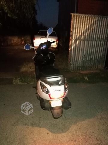 Honda élite 2014 al día