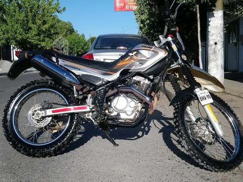 Moto enduro 250 al día