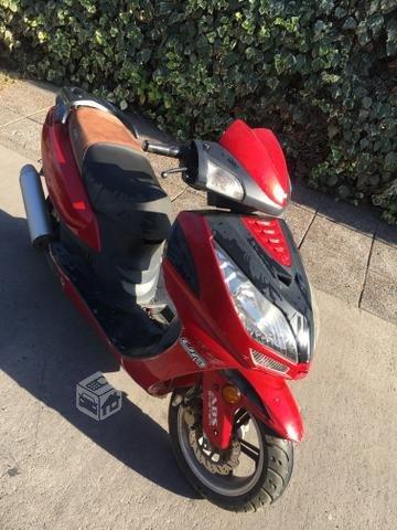 Moto Scooter UM