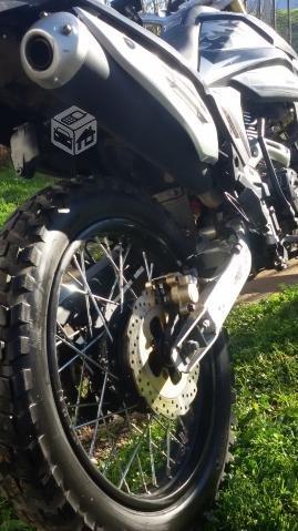 Moto enduro UM DSR II 230cc año 2015