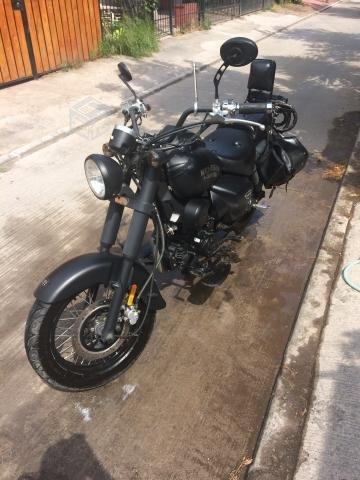 Um renegade commando 200cc año 2017