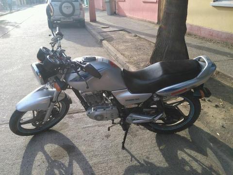 Moto suzuki En 125 2A