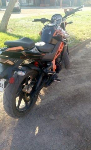 Moto um Xtreet r 230 cc año 2015