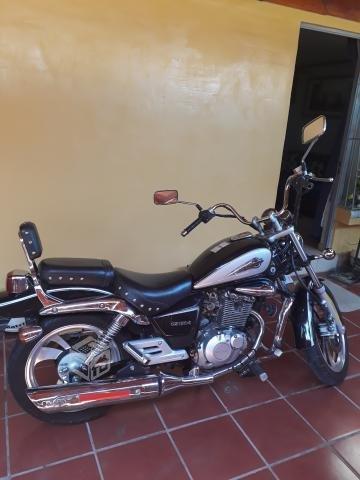 Moto suzuki gz150