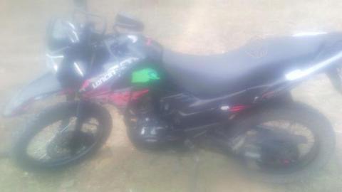 Se permuta moto por nissan centra