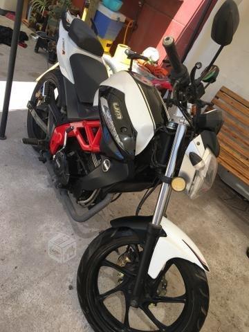 Moto UM Xtreet 230