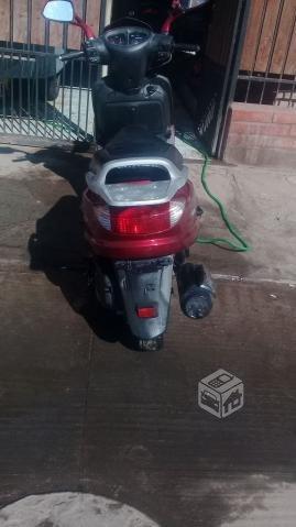 Moto scooter an 125 suzuki 2007