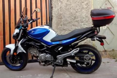 Suzuky Gladius SFV 650cc