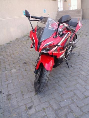 Moto Bajaj Pulsar RS 2016