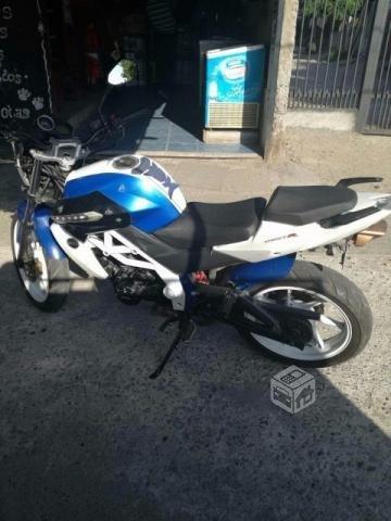 Moto um xtreet 230cc