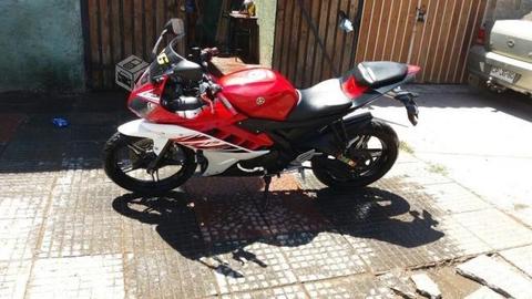 Moto Yamaha R15 Rojo Con Casco