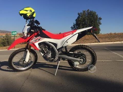 Honda 250 CRFL 2016-Casi Nuevo