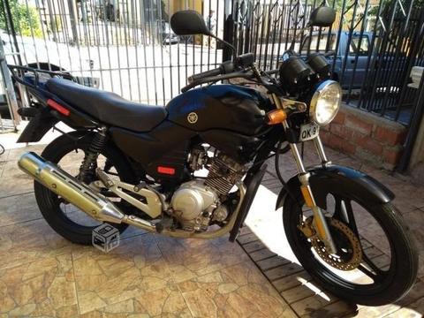 Moto Yamaha 125CC LLEGAR Y ANDAR