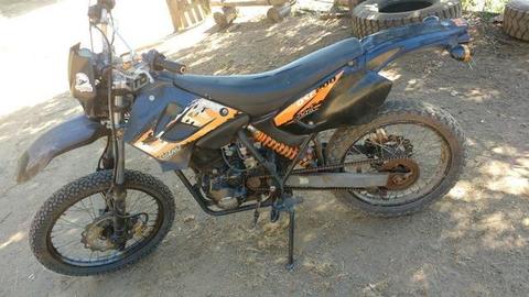 Moto UM 200cc