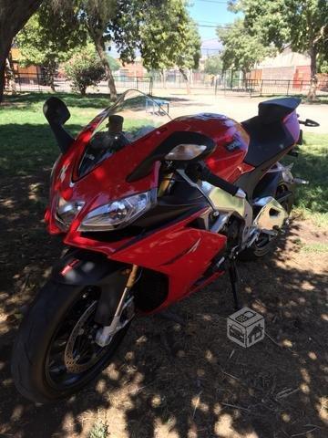 Moto aprilia rsv4r. 2015. 1000cc