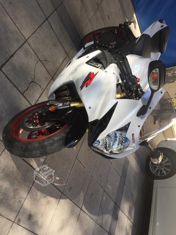 Suzuki gsxr 750