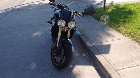 Triumph street triple 675