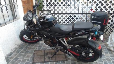 Bajaj Pulsar 200 NS, mi negrita