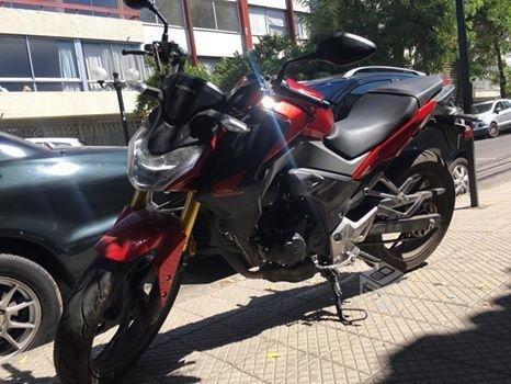 Honda cb190r roja con negro