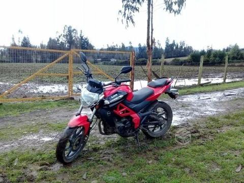 Moto UM Xtreet 200 año 2014 papeles al dia