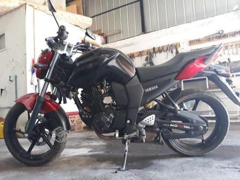 Moto Yamaha FZ