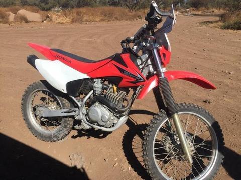 CRF 230 muy buena