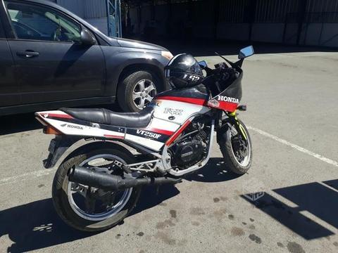 Honda vt250f