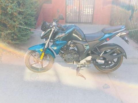 Moto Yamaha edicion limitada