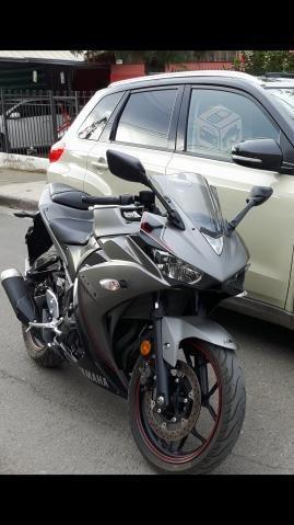 Yamaha r3 gris año 2017