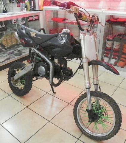 Pitbike 125, cero fugas, detalles en el asiento