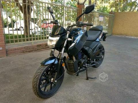 Impecable Motorrad Naked 250R