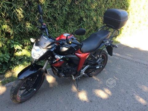 Moto suzuki gixxwe 150 rojo y negro poco uso