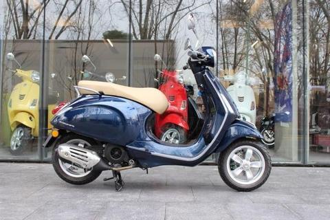 Vespa primavera 150 azul marino