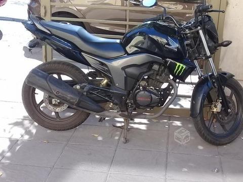 Moto honda invicta 2015 al dia