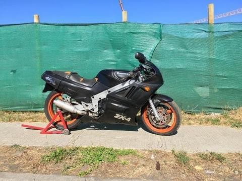 Kawasaki zx4 por necesidad