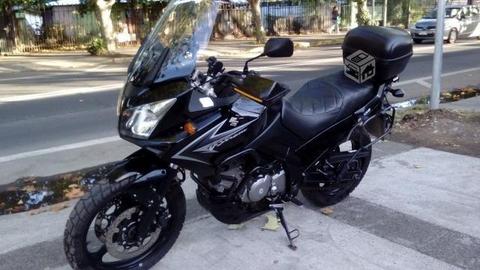 Suzuki vstrom 650 2011,con 10 mil kms, permuto