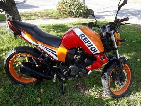 Yamaha Fz pintada de Repsol