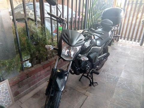 Moto Honda Invicta impecable