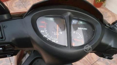 Moto Suzuki