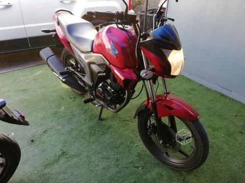 Honda Invicta CB150F 2016