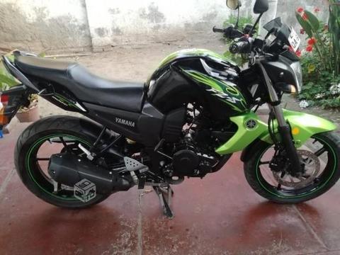 YAMAHA fzs16