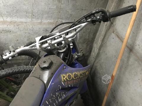 Moto en duro 230cc