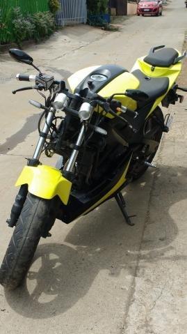 Motorrad estilo naked