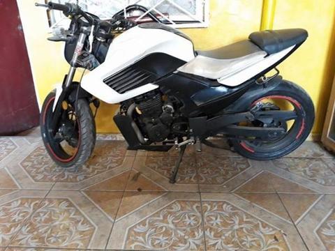 Motorrad naked 250 apuro