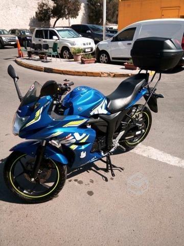 Permuto Suzuki gixxer fi 2017 con maleta