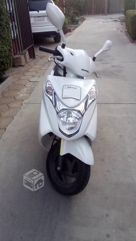 Moto HONDA NEW ELITE. Poco uso