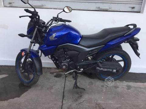 Moto onda CB 150 invicta