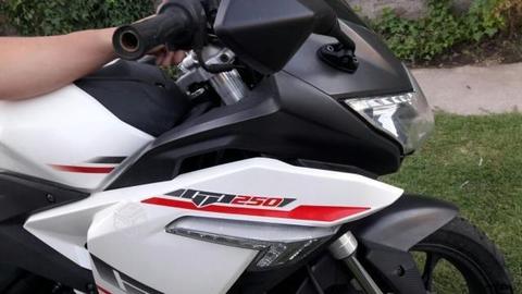 Loncin GP250 blanca