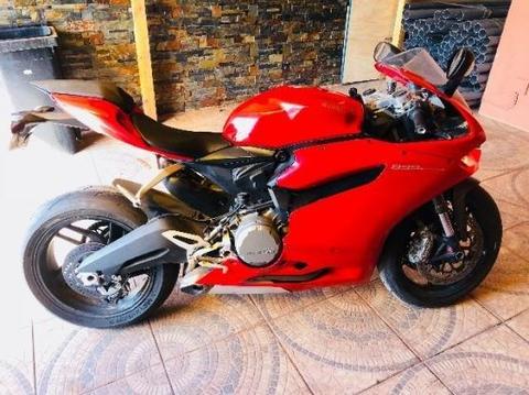 moto Ducati motor 600 año 2015