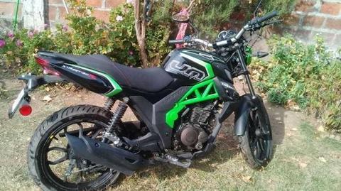 UM Xtreet 150 R - CASI NUEVA